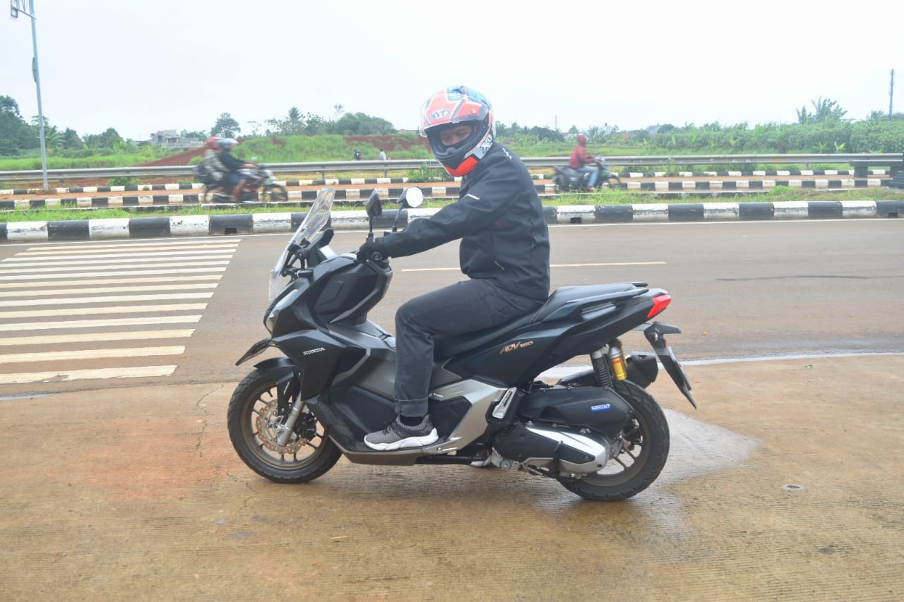 Riding Harian Pake Honda ADV 160, Tarikan Enteng & Handling Mantapp ...
